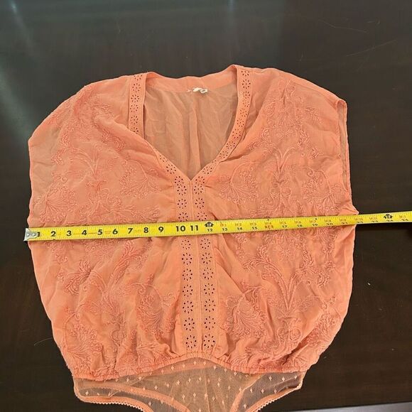 Intimately Free People Peach Rayon Embroidered V-Neck Bodysuit Womens Size Large - Picture 10 of 14